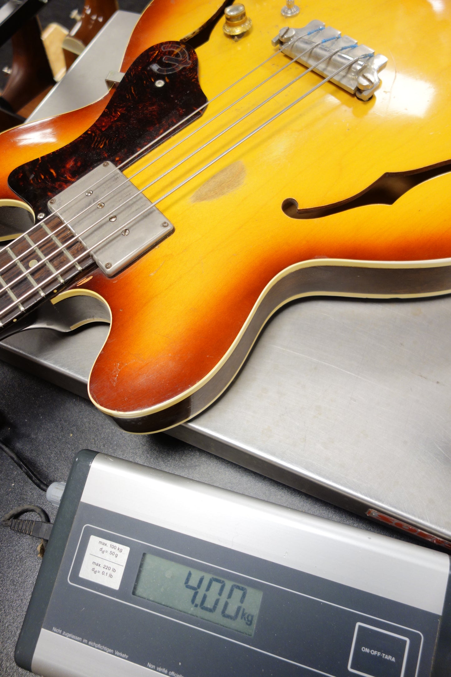 Epiphone 1964 Rivoli Bass