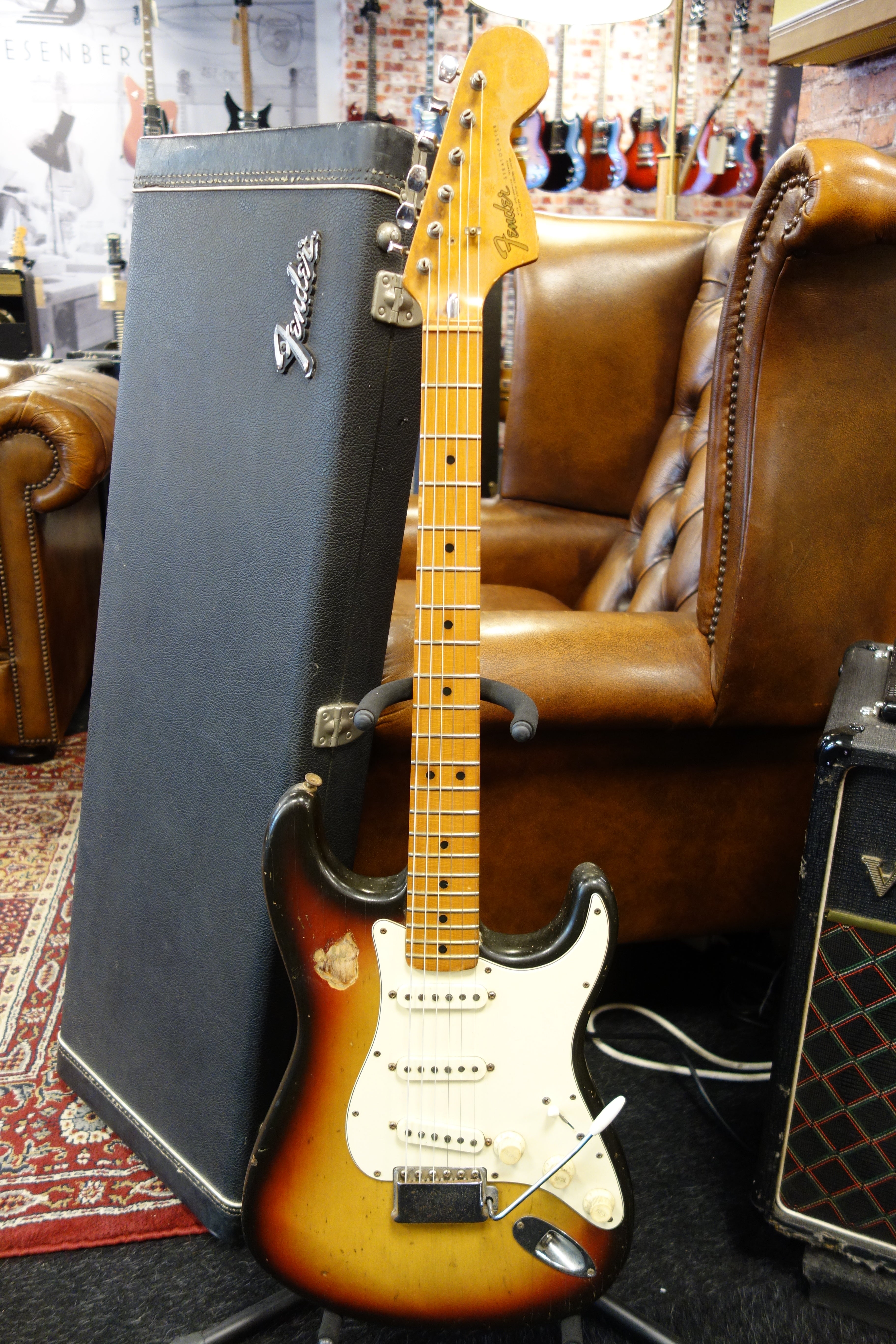 Fender Stratocaster 1972 ビンテージ Fender 1972 Stratocaster Sunburst Maple Neck OHSC – Dirk Witte
