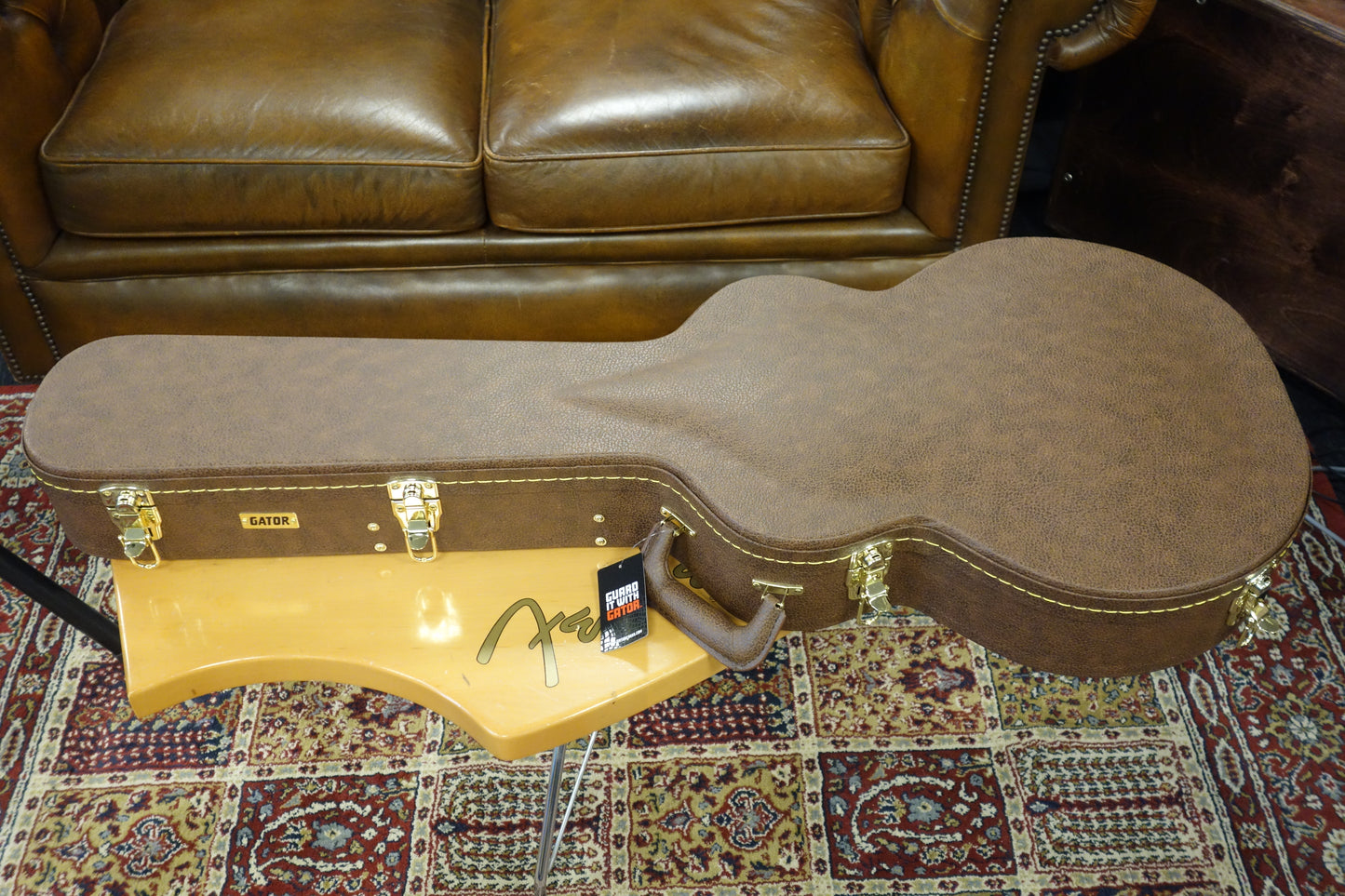 Gator GW-335-Brown Hardcase Semi Hollow