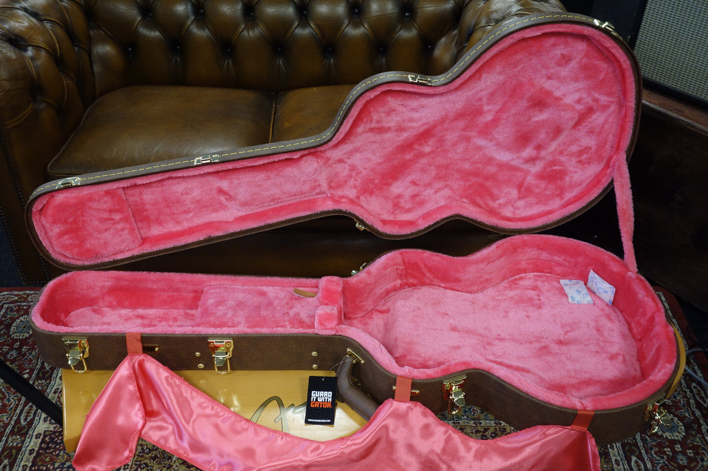 Gator GW-335-Brown Hardcase Semi Hollow